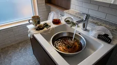 새치가 신경 쓰일 때 홍차 헹굼으로 자연스럽게 톤 다운하는 법